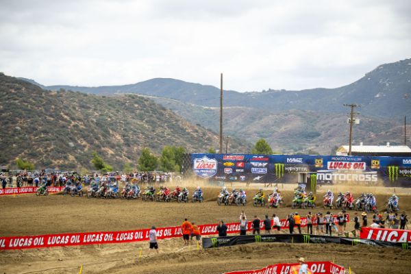 The 250 Class blasts out of the gates at the Fox Raceway 1 National.